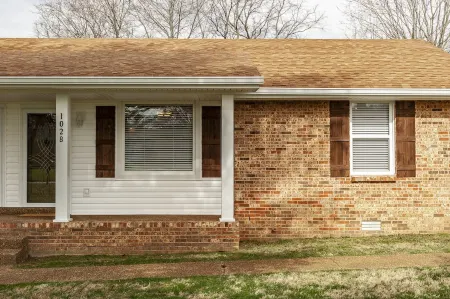 Modern North of Nashville Retreat- Easy Lake Access