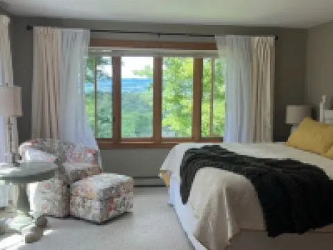 Spacious home on picturesque grounds with stunning views.  Quechee - Woodstock Hotels in Quechee