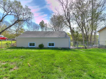 Spacious Valley Junction Retreat Отели рядом с достопримечательностью «Clive Elementary School»