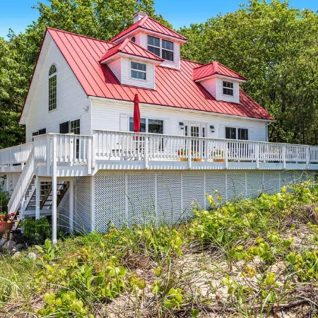 Beachin Lighthouse Villa at Silver Lake Sand Dunes and Little Sable Lighthouse