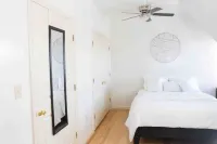 3rd Floor- Lovely, spacious, modern 1-bedroom apt.