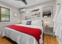 Restful Retreat: Lake Resort and Private Hot Tub