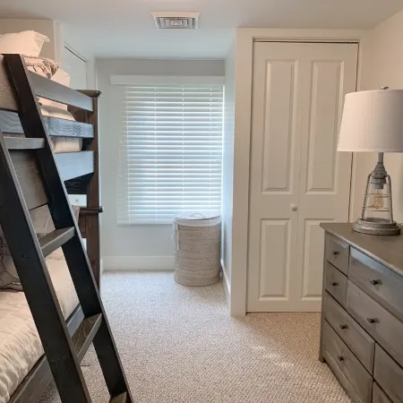 Cozy Summer Cottage Minutes from Narragansett Beaches Отели рядом с достопримечательностью «Маяк Пойнт-Джудит»