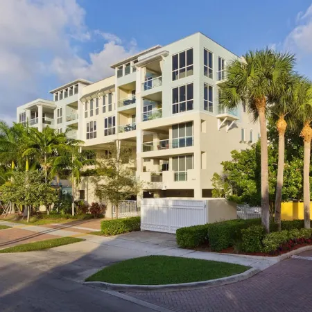 Hemingway Coast to CoastIntracoastal Water View!  2 Blocks to Beach &Pickleball