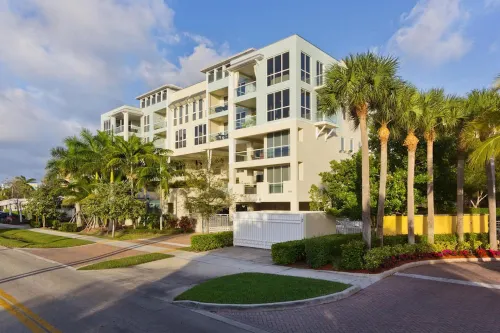 Hemingway Coast to CoastIntracoastal Water View!  2 Blocks to Beach &Pickleball