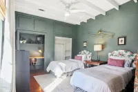 2BR LGD/Magazine Street Cottage - Unbeatable Location Hotels in Lower Garden District