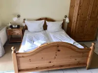 Ein Zimmer Apartment mit Kitchenette, Balkon, Bad im Landhausstil