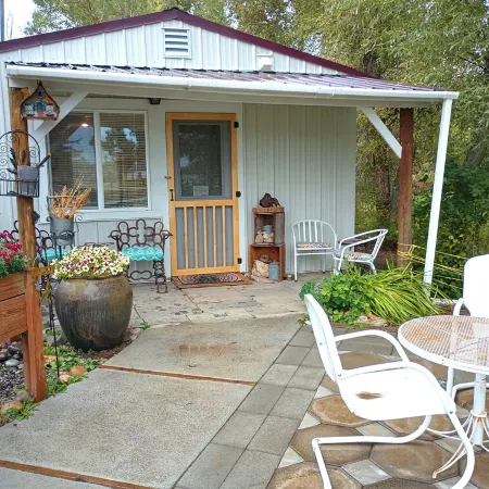 Horse-Heaven Cowgirl-Chic Bunkhouse on Baker Creek, 10 mins from Bozeman Airport