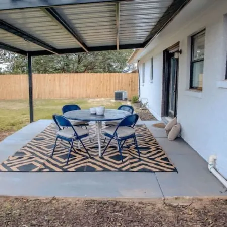 LET D'S COZY COTTAGE #2 PROVIDE YOU A COMFORTABLE STAY IN BIG SPRING, TEXAS!!!
