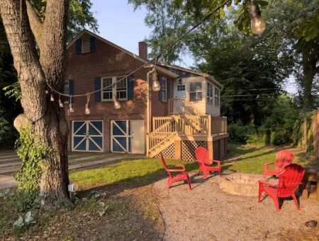 Cozy Shandon Downtown Bungalow