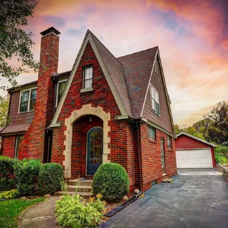 Historic 3 Br Home Near Millikin Univ.