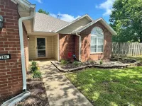 Faytown Cozy! 4 miles to UofA and DT Fayetteville Hotels near University of Arkansas