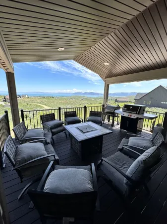 NEW Bear Lake home minutes from Garden City, GORGEOUS views, and Private Hot Tub