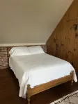 Historic Steckel carriage house with picturesque landscaping Hotels in Bloomfield