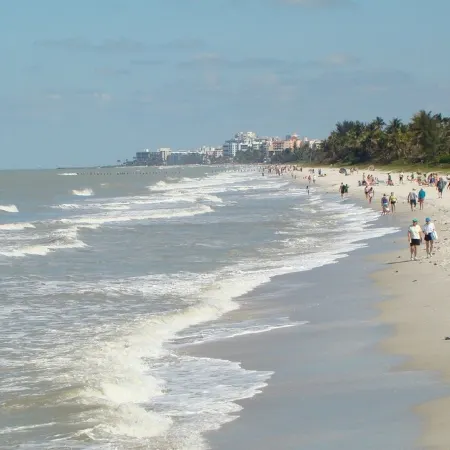 BEACH, POOL, SUNSETS in the Heart of Old Naples!