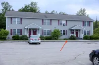 MaineStay Central Bangor Townhouse Near airport & Acadia Park w washer & dryer,