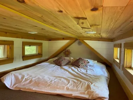 Sweet Suite Tiny House w/ Zen Vibes on Quiet Lake Отели в г. Fallsburg