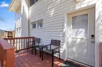 Chattanooga Suite | 5 Min Downtown | Tempurpedic | Standing Desk | 205 Mbps WiFi