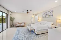 Waterfront Oasis w/ Pool, Minigolf & TikiHut! Perfect for Families