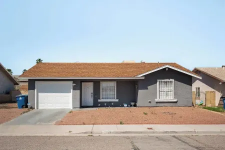 Las Vegas Retreat · Modern 3BR Oasis · 10 Min to Strip · Pet-Friendly & Licensed Отели рядом с достопримечательностью «Парк Кларк Уэтлендс»