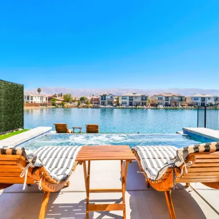 Lakefront with privet Pool 4 master
