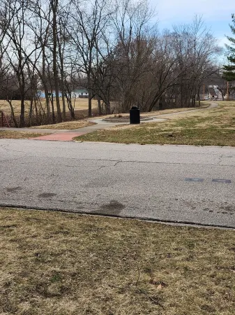 Beautiful creekside home near UIUC Отели в г. Шампейн