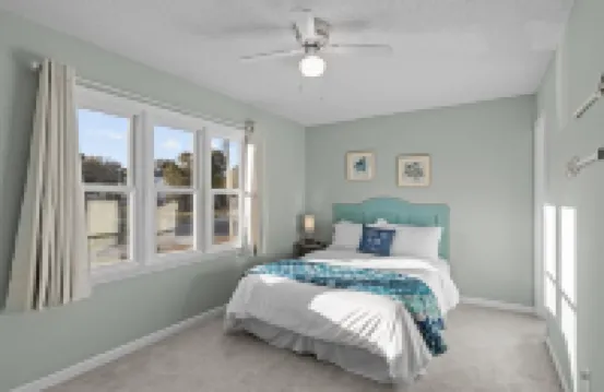 Sleeps 5! 2 Br, 2.5BA Townhome-Walk to Beach & Dining – Your Escape Awaits!