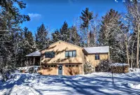 Lakefront Retreat with a Private Beach Hotels in Woodstock