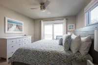 Updated, Corolla Home; 5 mins to Beach, Heated Pool, 2 Hot Tubs, Game Room - balcony