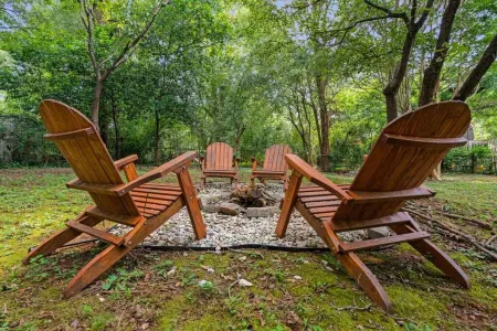 4 Beds 2 King Pet Friendly Serene Retreat