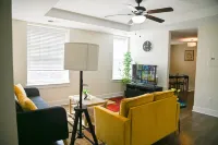 Spacious 2 BR Apartment 10 Minutes From Downtown in The Heart of Midtown