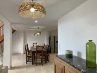 Maison Indépendante, Canal du Midi, Piscine Hotels in Homps