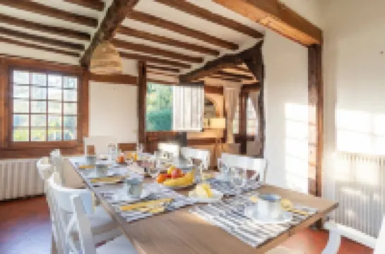 Dream 6-bedroom Villa with private tennis court, Sauna & Jacuzi.