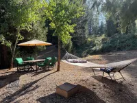 Ulee’s Gold: Cozy Cottage + Loft + Pet-Friendly Hotels in der Nähe von Empire Mine State Historic Park