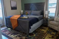 The Little River Farmhouse – Your Smoky Mountain Riverside Retreat