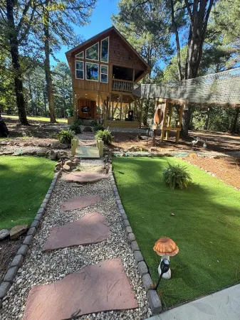 Romantic couples getaway in the treetops.