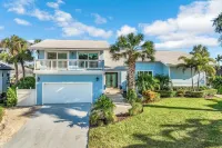 Luxury WaterFront Home, Putting Green, Bocce, Kayaks SUP's Bikes Pool/PPong Tbl Hotel in zona Marco Island Water Sports