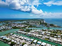 Keys Elegant - Key Colony Single Family. Private Pool, Hot Tub, Dock.