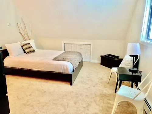 Beautiful 4 Season Lakefront Chalet in the Poconos! Hotels in Lackawaxen Township