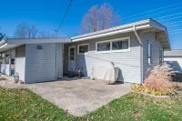 Newcastle Estate: 3 Bdrm Bungalow Hotels in Decatur