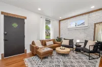 Farmhouse - Fire Pit, Grill, Record Player, 10mi to City