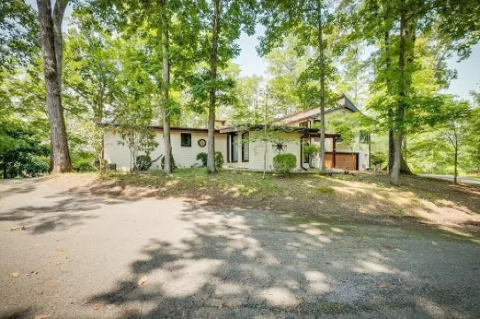 10 mins to Bristol Motor Speedway and the Tri-Cities Airport