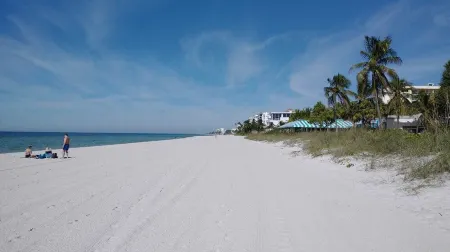 Beautiful House Kings Lake Naples, 5 mins from 5th Ave.