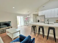 Grandscapes! Centrally located near The Colony Shoreline, No Chores