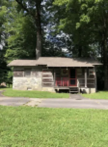 Cabin 2 - 1 Bedroom Cabin with Campbell Creek view in Pioneer Village