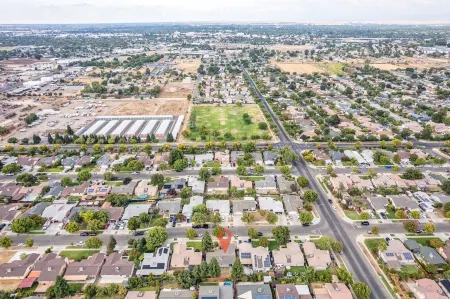 3BR Stylish Retreat en route to Yosemite, Centrally Located in Merced!