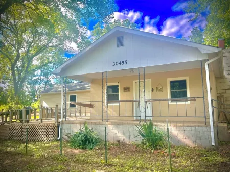 Newly Remodeled River Cabin close to Ft Leonard Wood