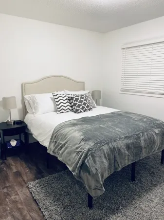 Cozy in A Small Town - 1 bedroom apartment Отели в г. Лигоньер