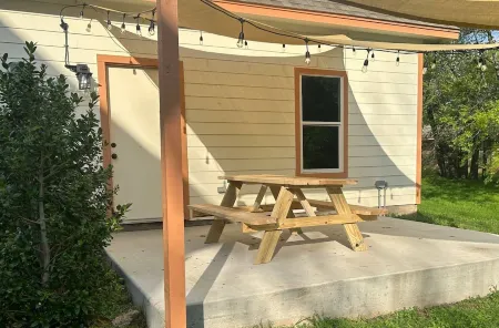 3 Bedroom House — 5 min Walk to Square!