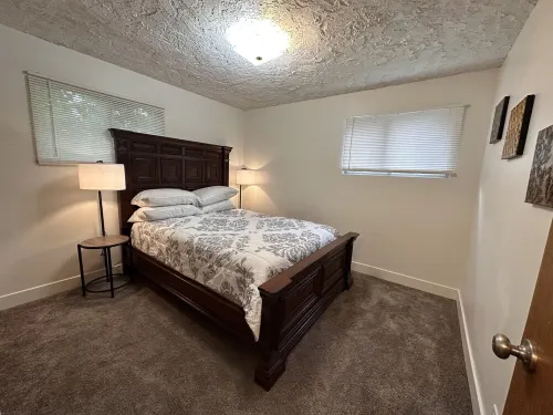 Cozy Corner at College Center of Town Sleeps 4